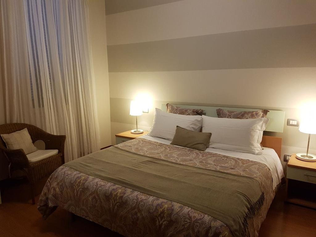 Hotel Moniga Desenzano del Garda Kültér fotó